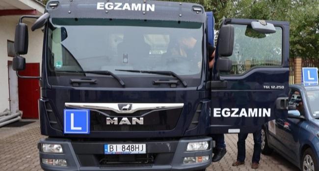 Pierwsza w Polsce ciężarówka egzaminacyjna bez manuala, z kamerą i z tylnym oknem