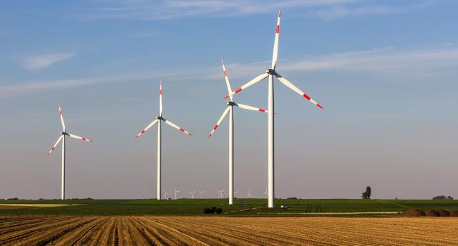 Diesel bardziej ekologiczny niż elektryki? Wyliczenia nie pozostawiają wątpliwości.