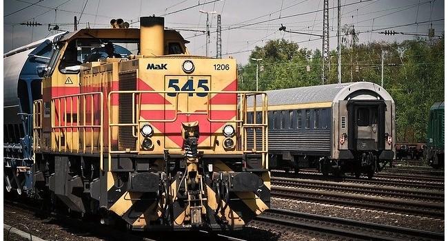 Kolejarze domagają się wsparcia w konkurencji z przewozami samochodowymi 