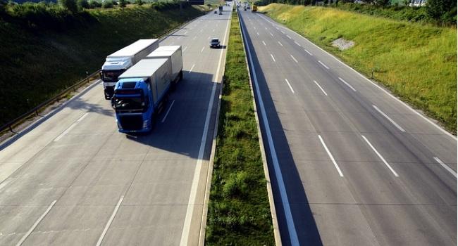 W transporcie drogowym sezonowy impuls, ale firmy pozostają ostrożne