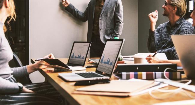  Czy będzie co wozić? Ekonomiści prognozują 2026 roku dla transportu 